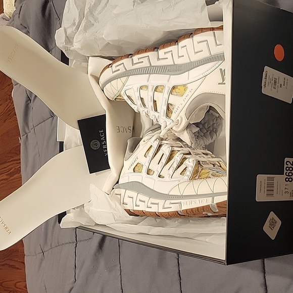 BRAND NEW Versace Trigreca Sneakers WOMEN 39 9 WITH BOX - Picture 7 of 14